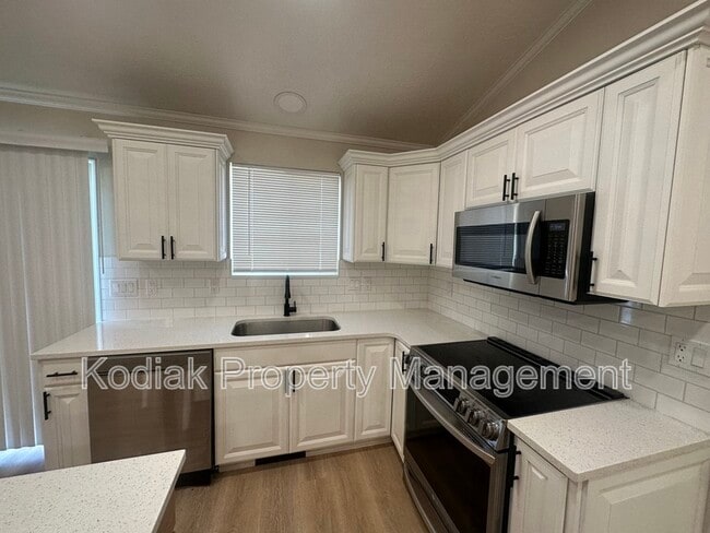 Building Photo - 898 W 1025 N