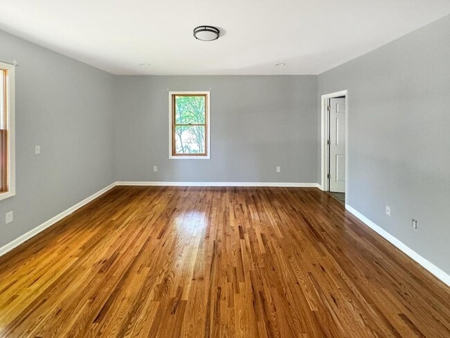 Building Photo - 499 Paramus Rd