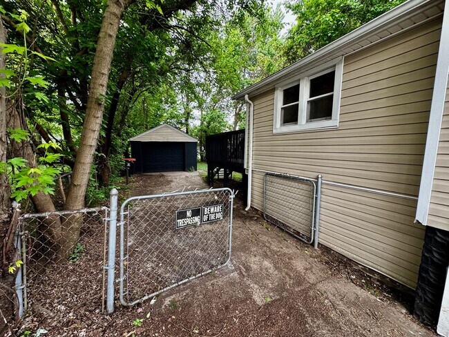 Building Photo - 610 Colorado Ave