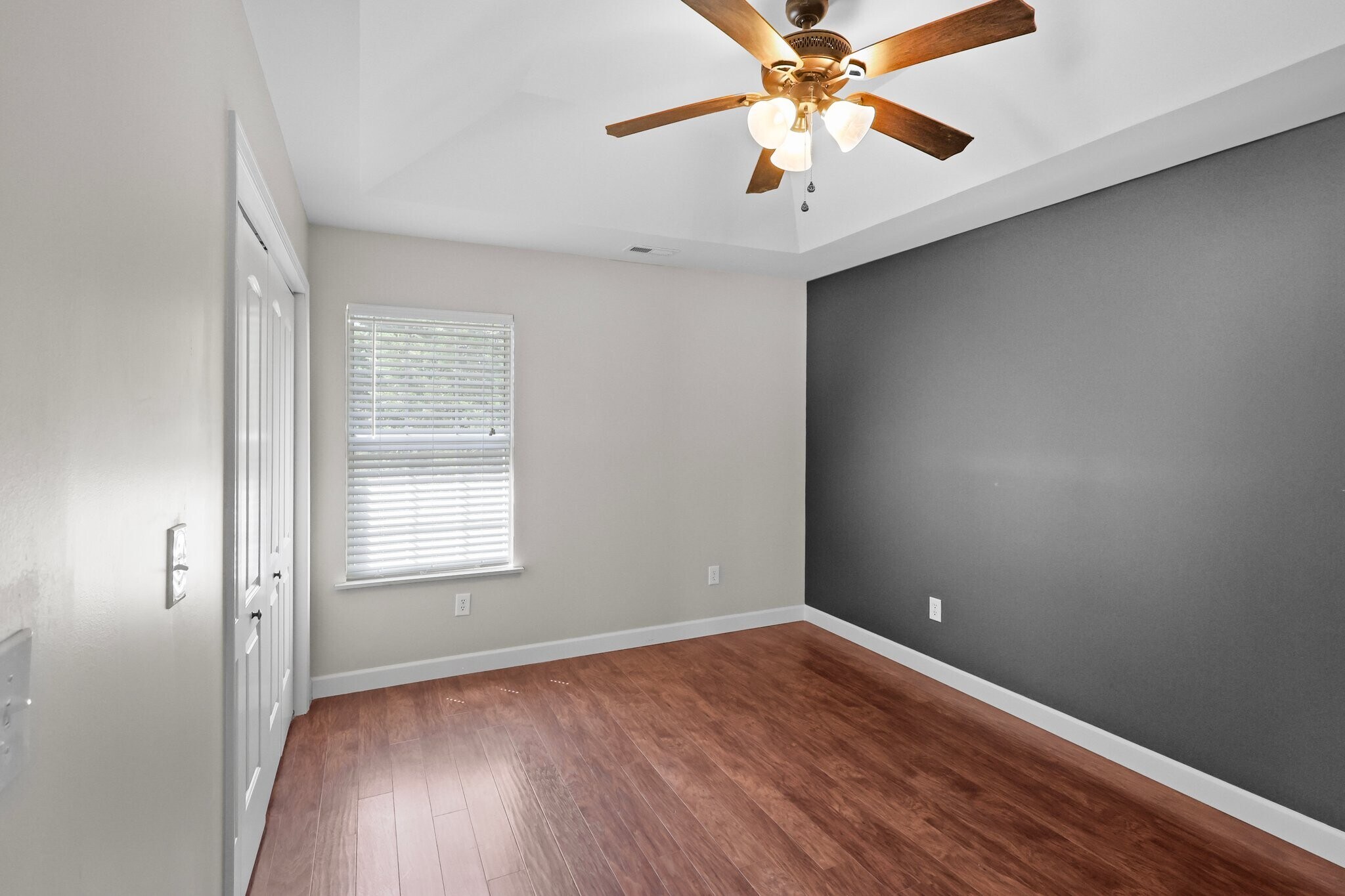 Building Photo - 303 Southcreek Dr