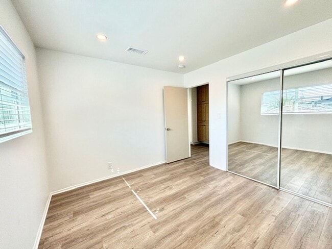 Building Photo - 136 Ventura Ave