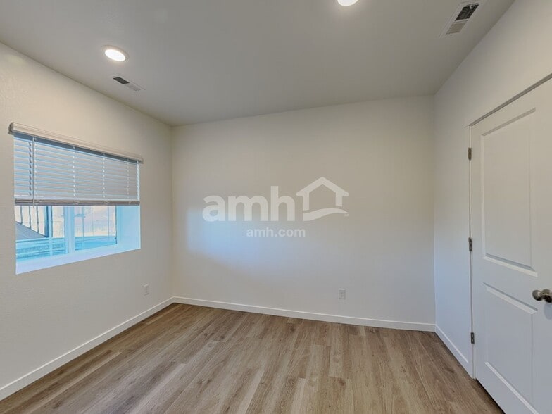 Building Photo - 26142 E Calhoun Pl