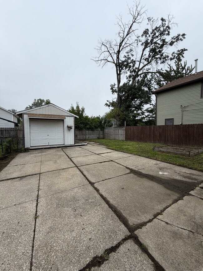 Building Photo - 12512 Mc Gowan Ave