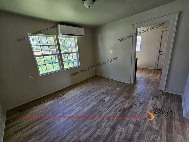 Building Photo - COMING SOON ! Charming 2-Bedroom Home ALL ...