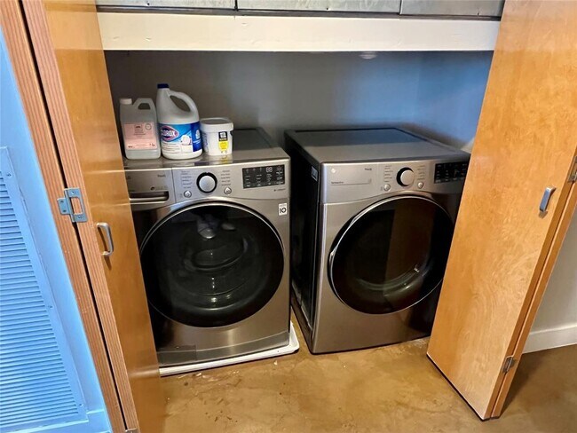 Building Photo - 710 Colorado St