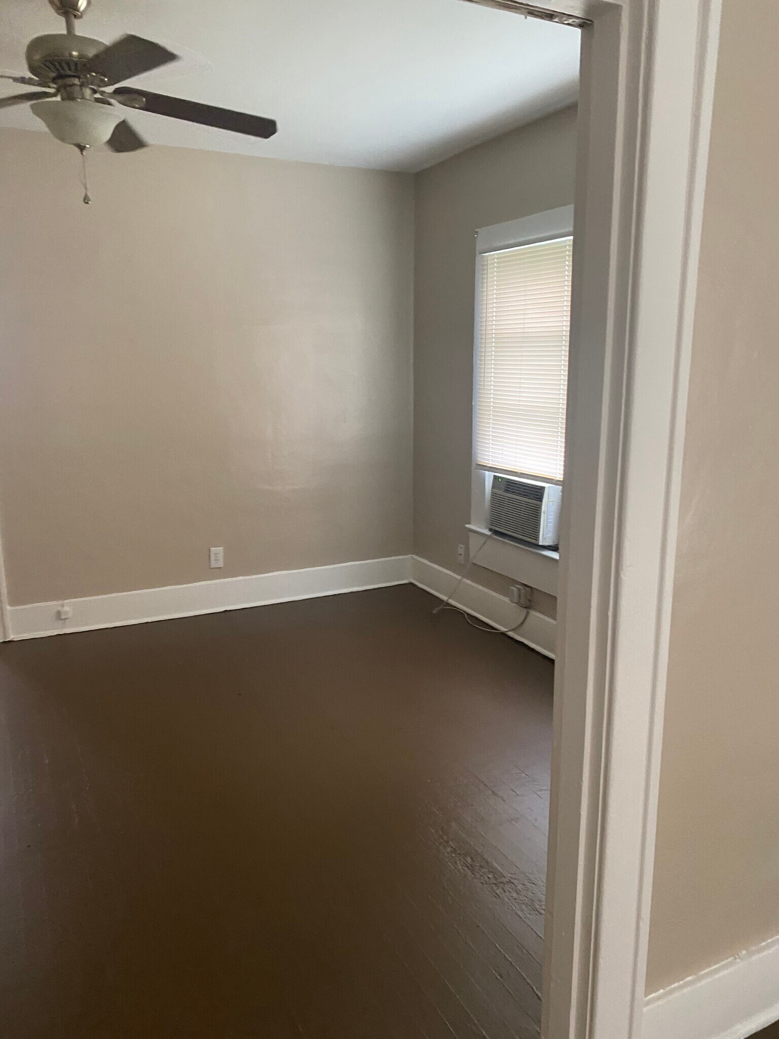 Building Photo - 2209 Crittenden Dr