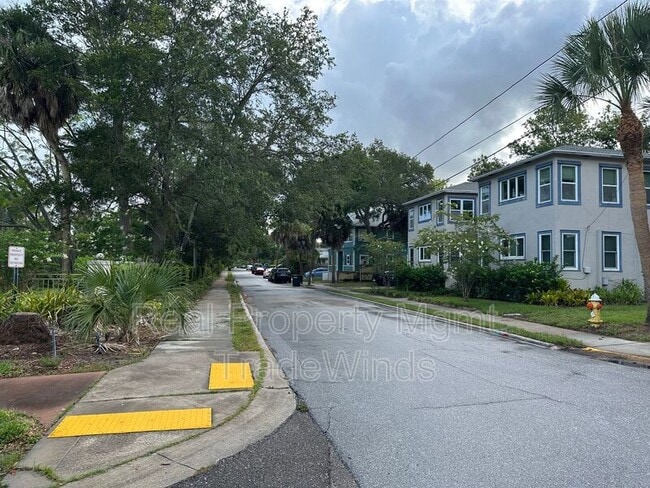 Building Photo - 1211 N Osceola Ave