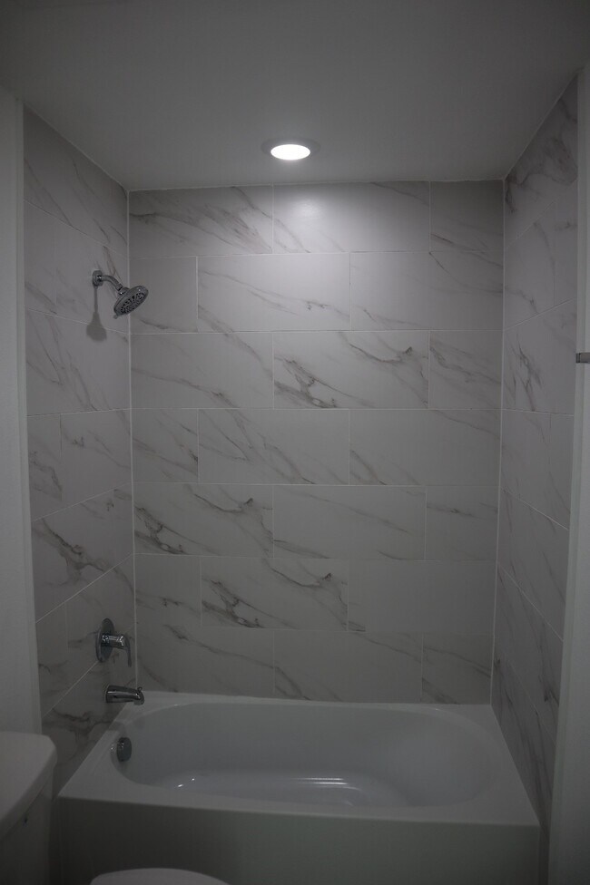 Building Photo - 6011 Wedgefield St