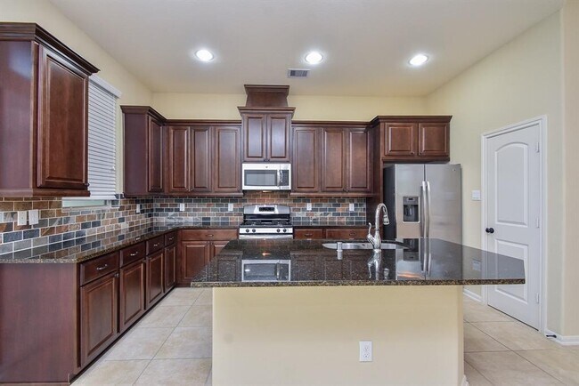 Building Photo - 23322 Del Rosso St