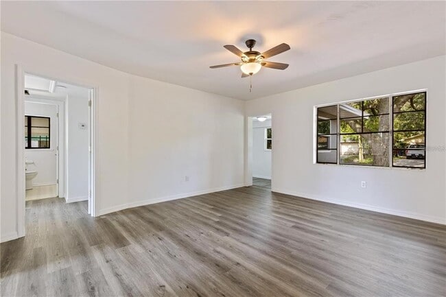 Building Photo - 112 S Fern Rd