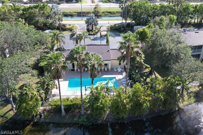 Building Photo - 300 Diamond Cir