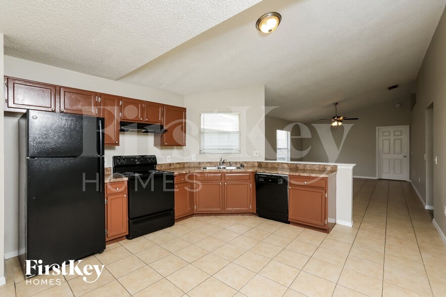 Building Photo - 6501 Viewpoint Ct