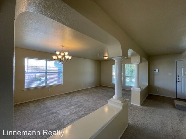 Building Photo - 3 br, 2.5 bath House - 4208 Cessnock Drive