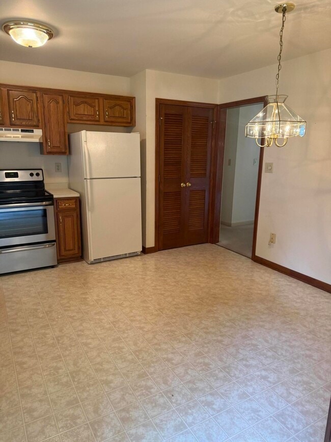 Building Photo - 464 Stone Creek Dr