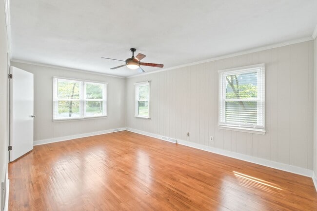 Building Photo - 3 Bedroom home in Coventry Woods!