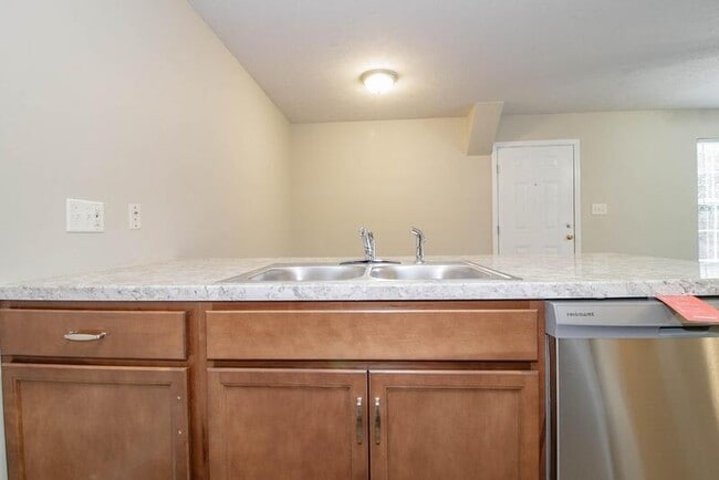 Building Photo - 1640 Golf Club Ln