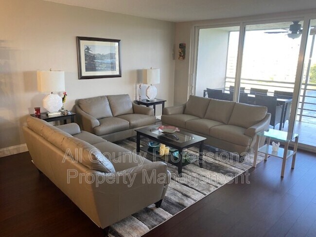 Building Photo - 3051 N Course Dr