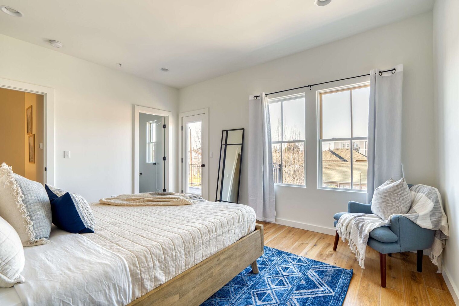 Building Photo - 516 NE 56th Ave