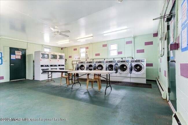 Building Photo - 10 Laurel Pl