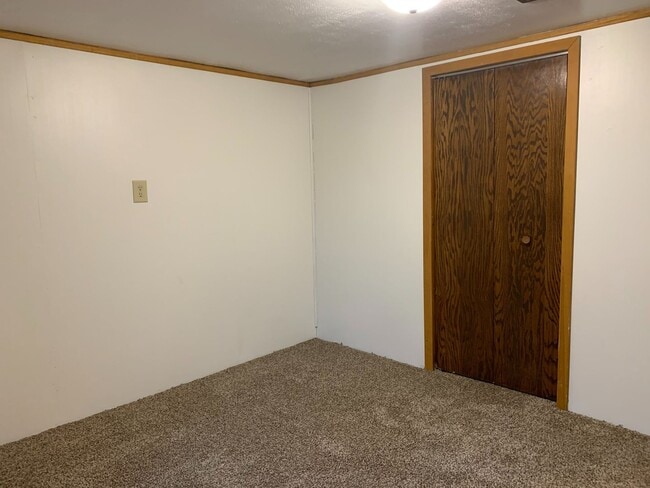Building Photo - 5 Bedroom Across from NDSU!!