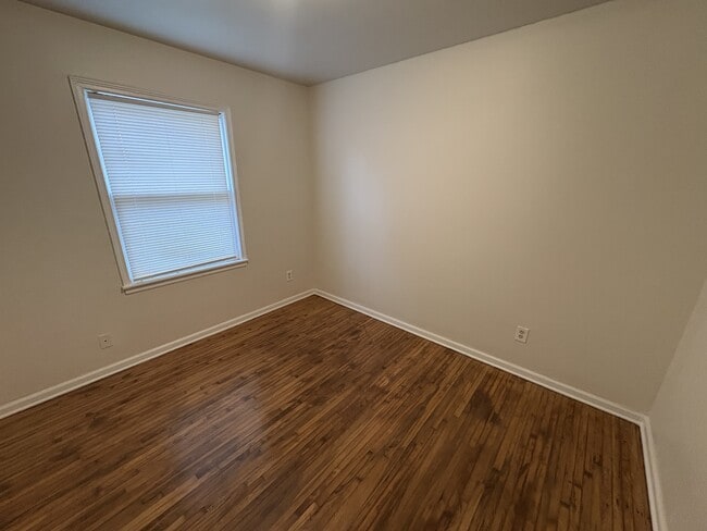 Building Photo - 5708 N Detroit Ave