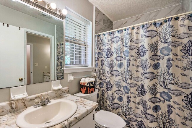 Building Photo - 1223 Redwood Ln