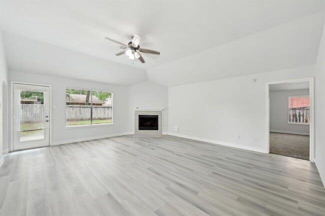 Building Photo - 2707 Shawna Lyn Dr