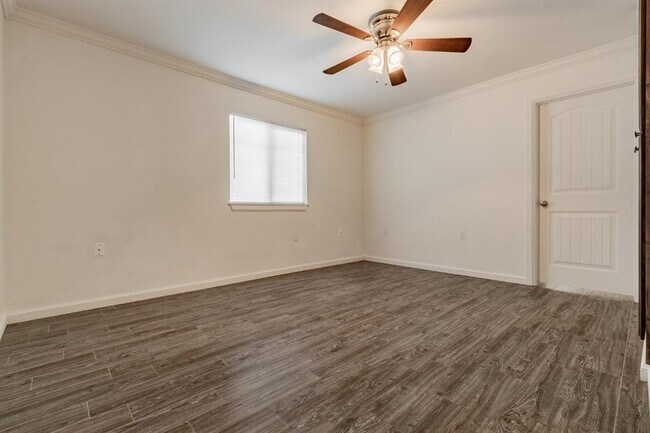 Building Photo - 319 E Edwards St