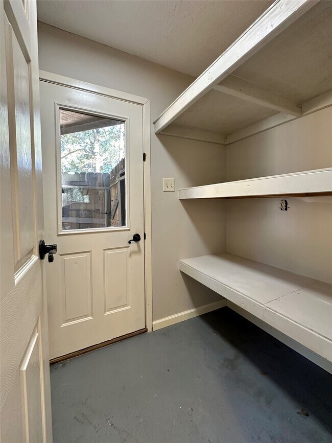 Building Photo - 2016 Royal Oak Pl