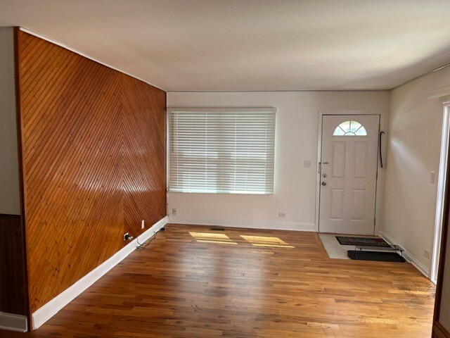 Building Photo - 1805 Jamestown Cir