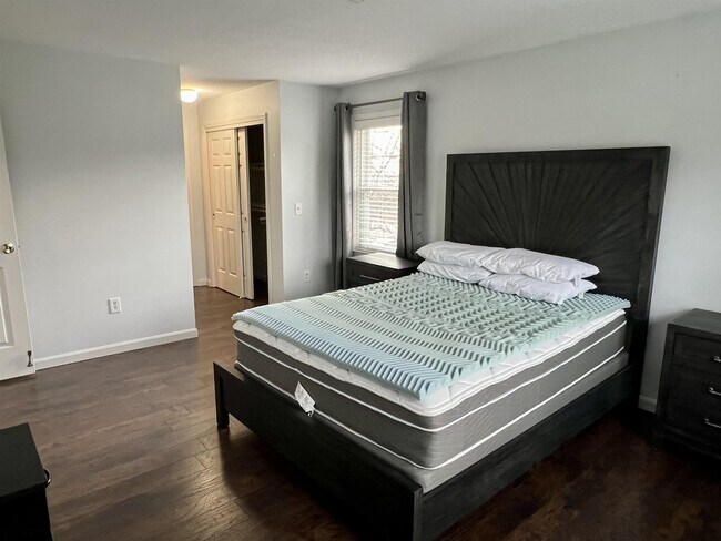 Building Photo - 690 S Porter St