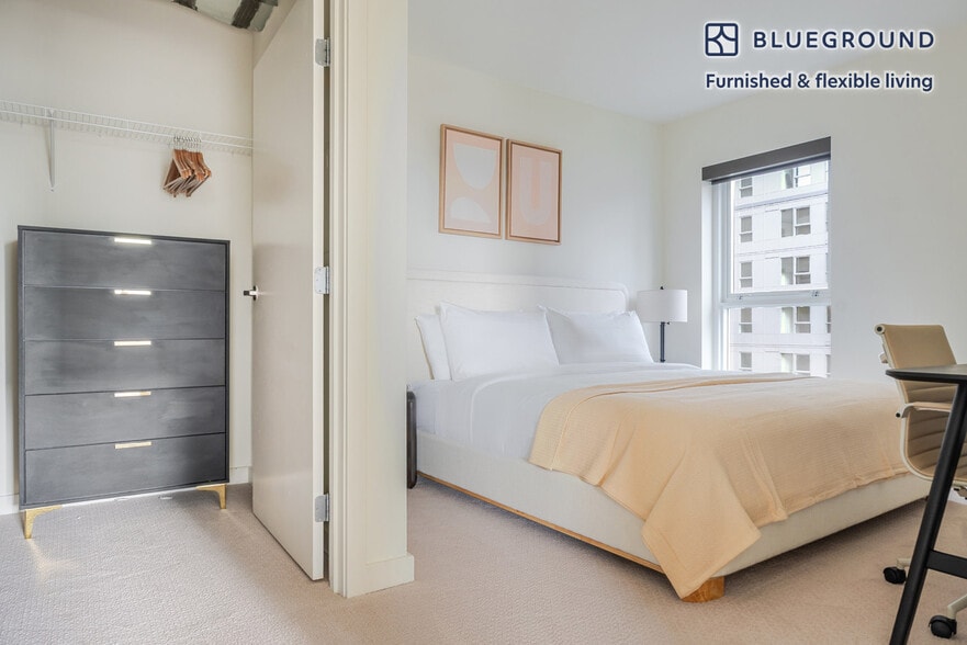 Building Photo - 10349 NE 10th St