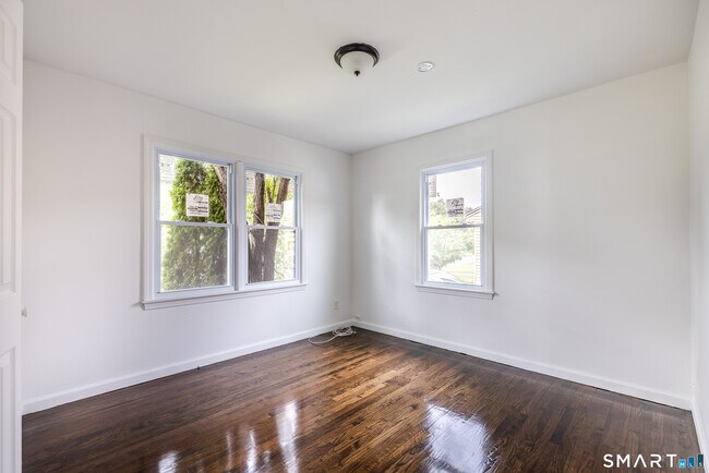 Building Photo - 118 Bryden Terrace