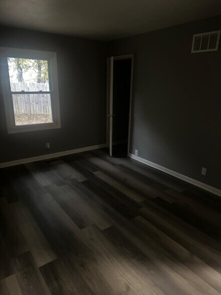 Building Photo - 4403 W Capri Ct