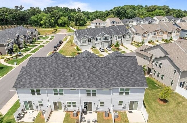 Building Photo - 3BR/2.5BA w/ Quartz Kitchen + Garage in North Charlotte