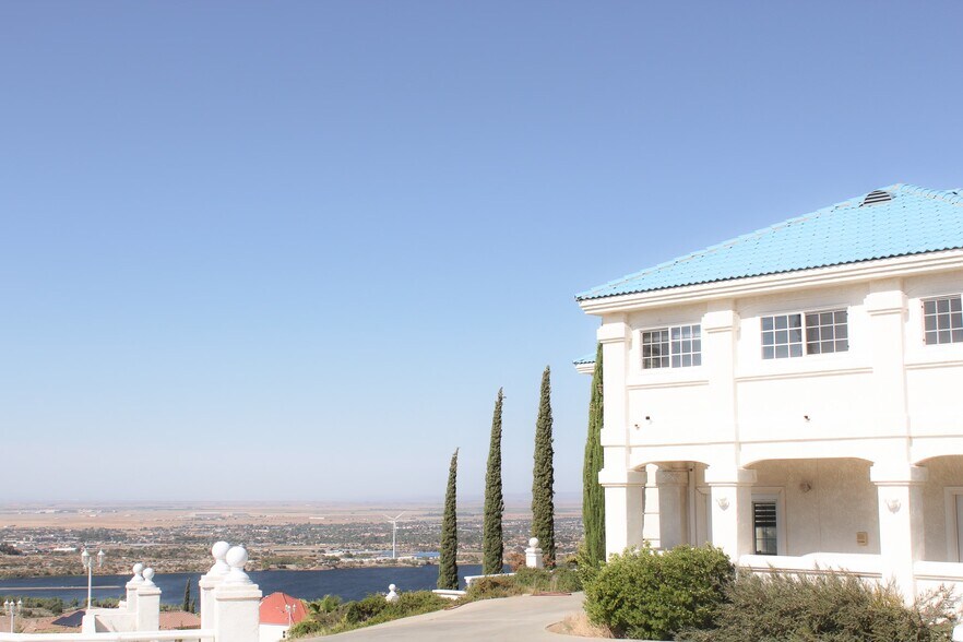 Building Photo - 238 Lakeview Dr