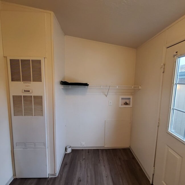 Building Photo - Pet Friendly 4 bedroom 2 bath home w/ 2 car garage