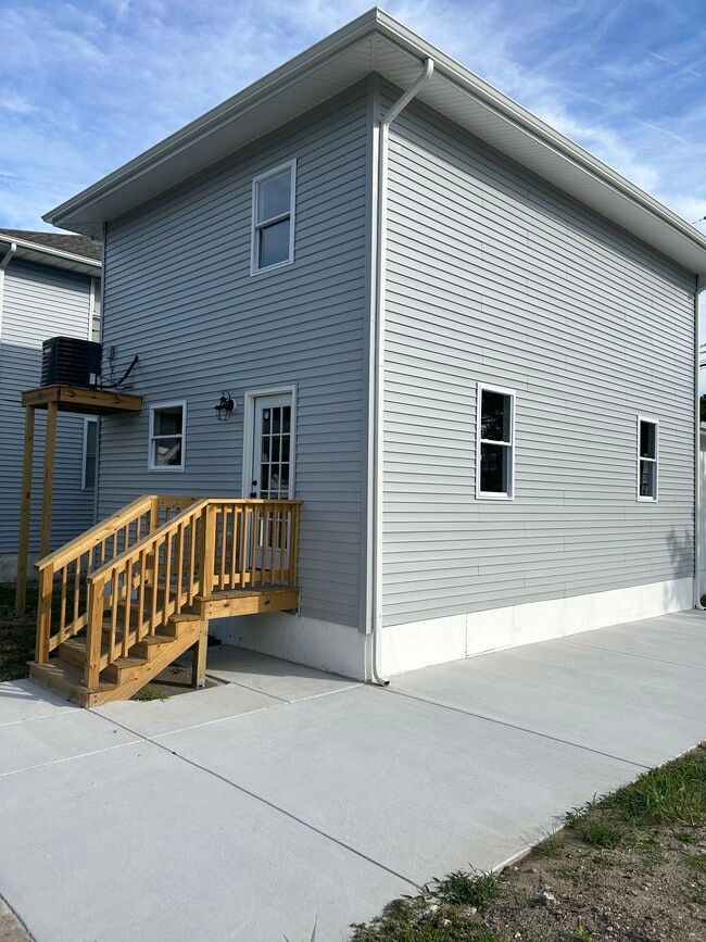 Building Photo - 1405 N Ohio Ave
