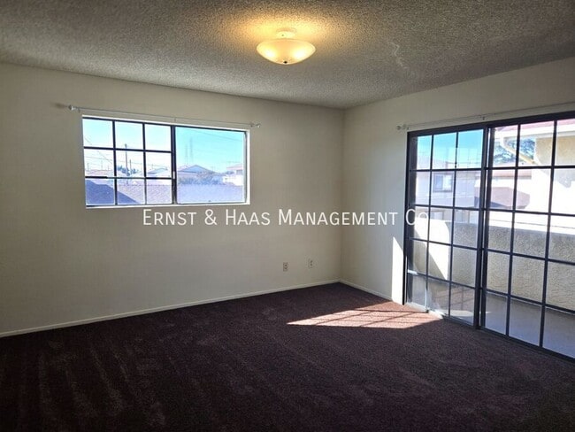 Building Photo - 9118 1/2 Cedar St.-