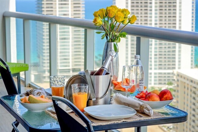 Building Photo - 2600 E Hallandale Beach Blvd