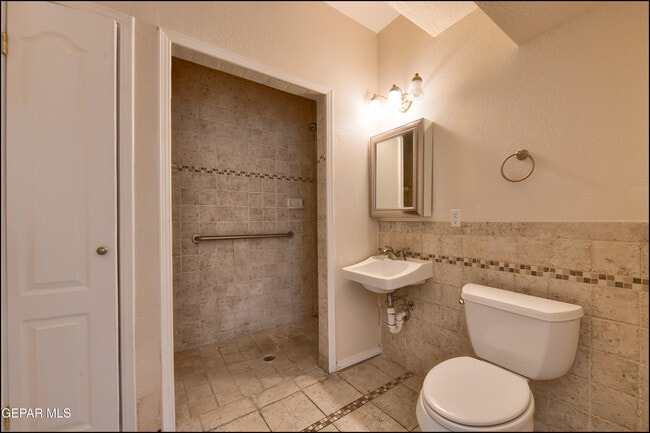 Building Photo - 6123 La Posta Dr