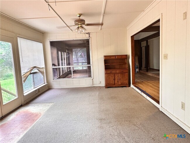 Building Photo - 202 Oak Ridge Dr