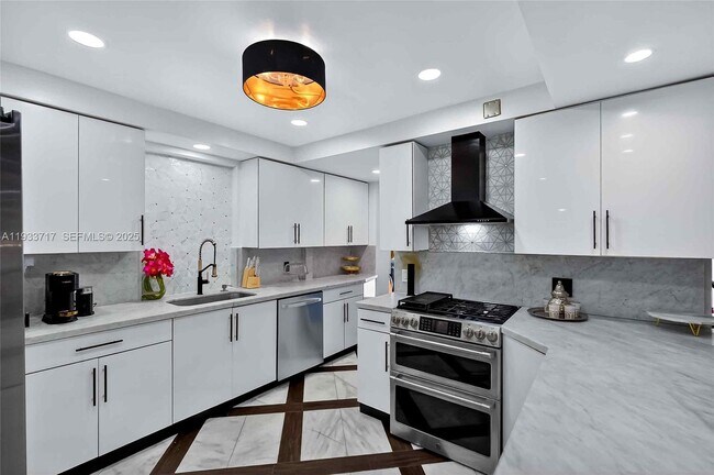 Building Photo - 800 NE 97th St