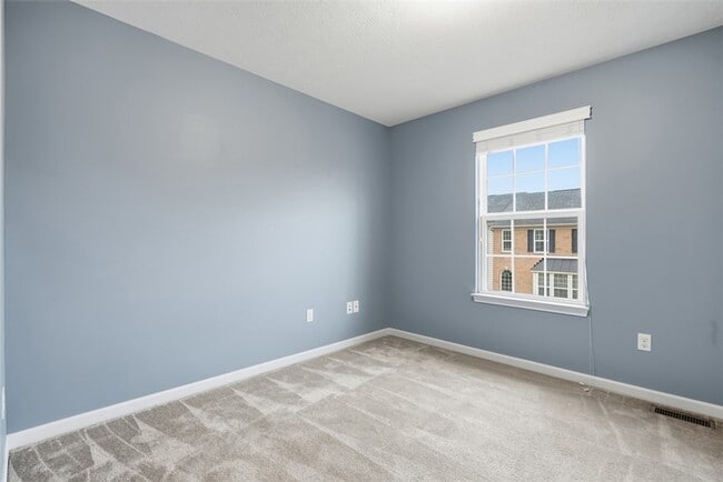 Building Photo - 1204 Pointe View Dr