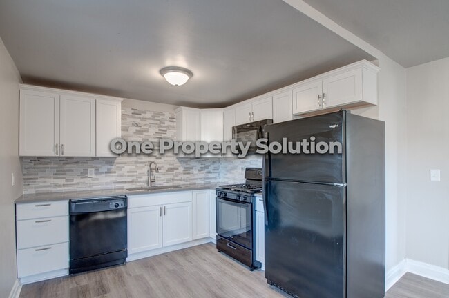 Building Photo - 1520 W 45th St