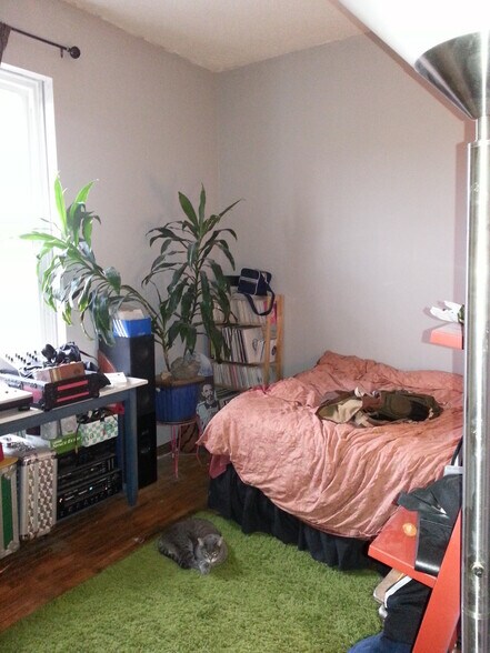 Building Photo - 2350 W Augusta Blvd