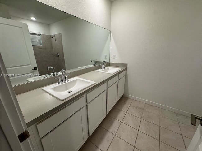 Building Photo - 1780 SE 9th Ave