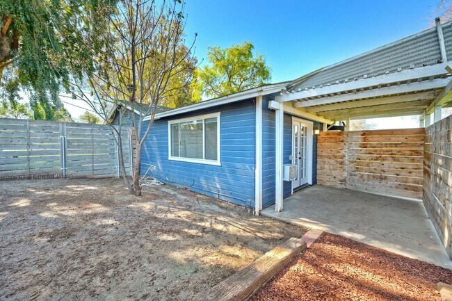 Building Photo - 2707 Robertson St