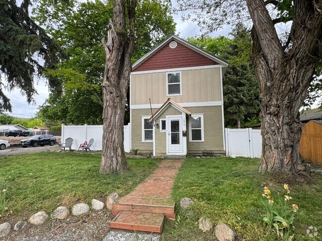 Building Photo - 1070 N 1st St