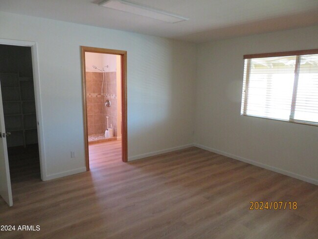 Building Photo - 11246 N 50th Dr